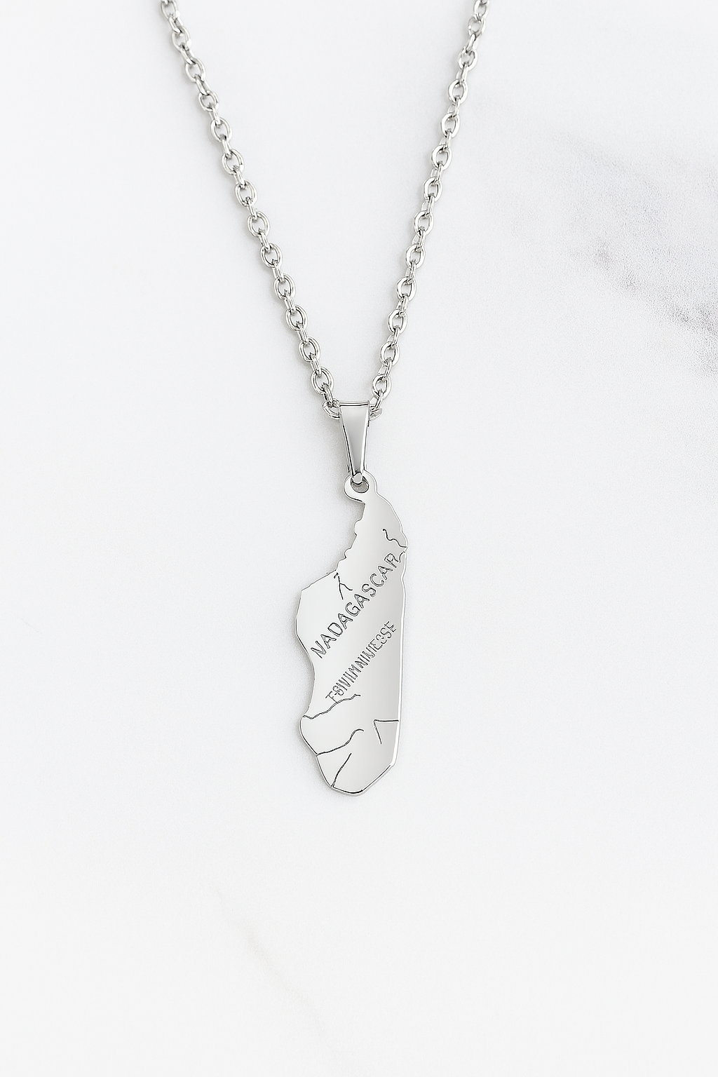 Collier et pendentif MADAGASCAR